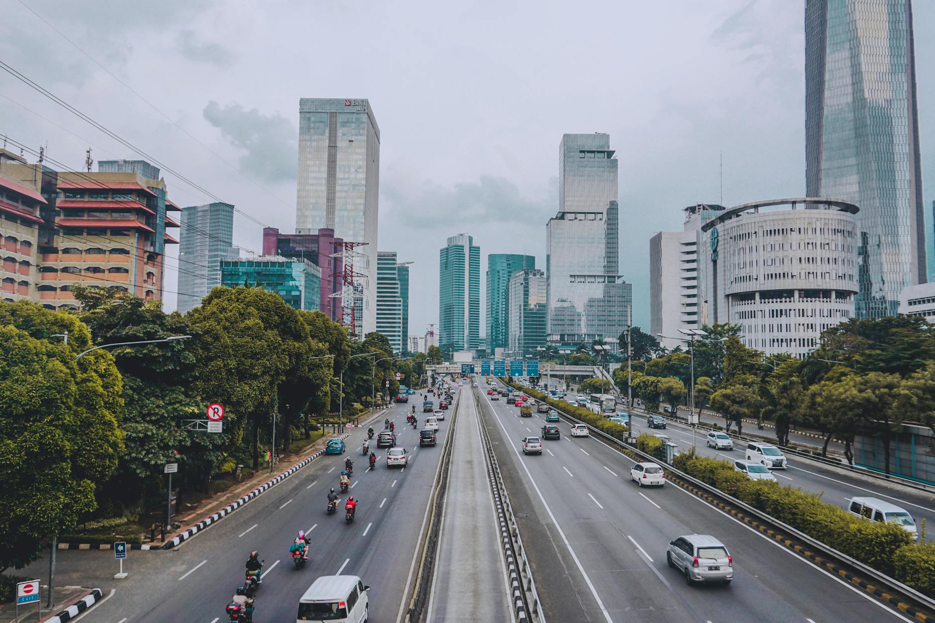 Sumitronomics: Balancing Socialism and Pragmatism in 100 Days Prabowo’s